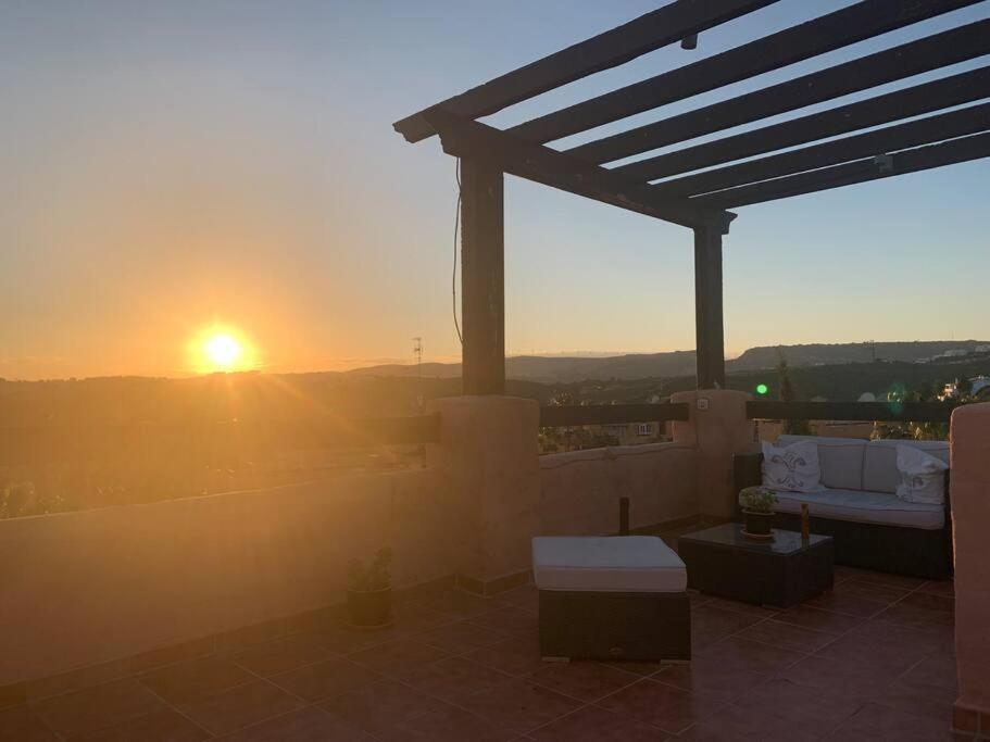 Schoenes Penthouse Mit Meerblick Pura Vida Bahia de Casares Exterior photo